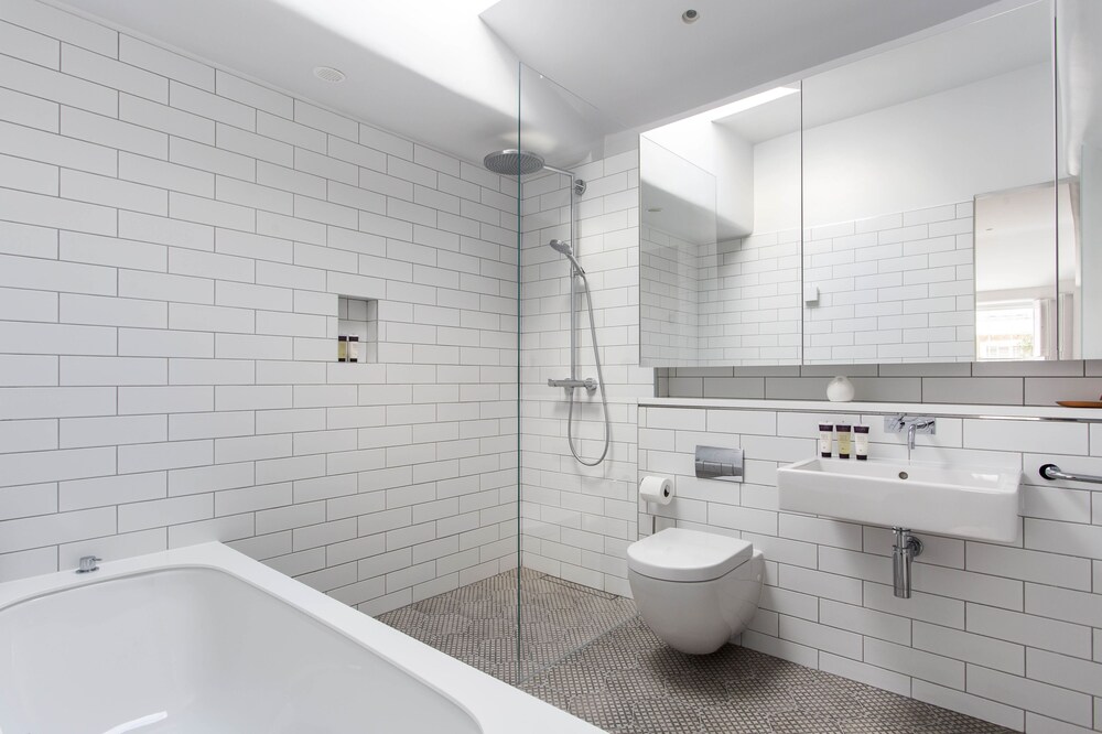 욕실 (아파트, 침실 3개 (Holland Park Mews II))