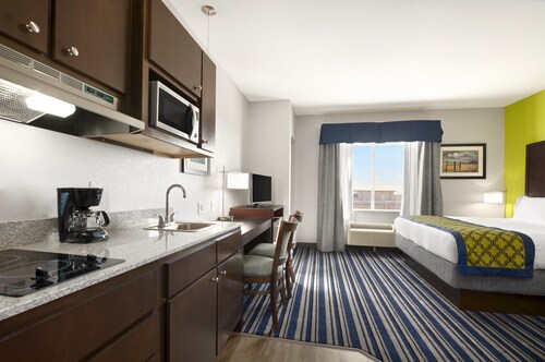 Hawthorn Suites By Wyndham Midland
