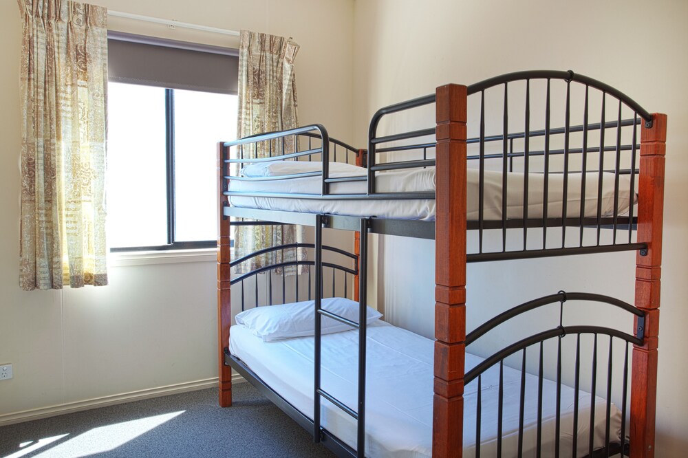 Deluxe 3 Bedroom Cabin - Guestroom