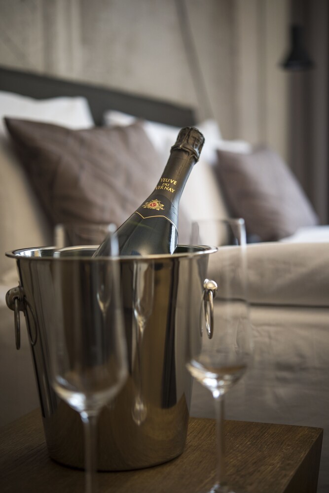 Room Service - Dining
