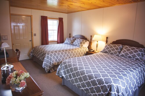 Blue Hill Lodge