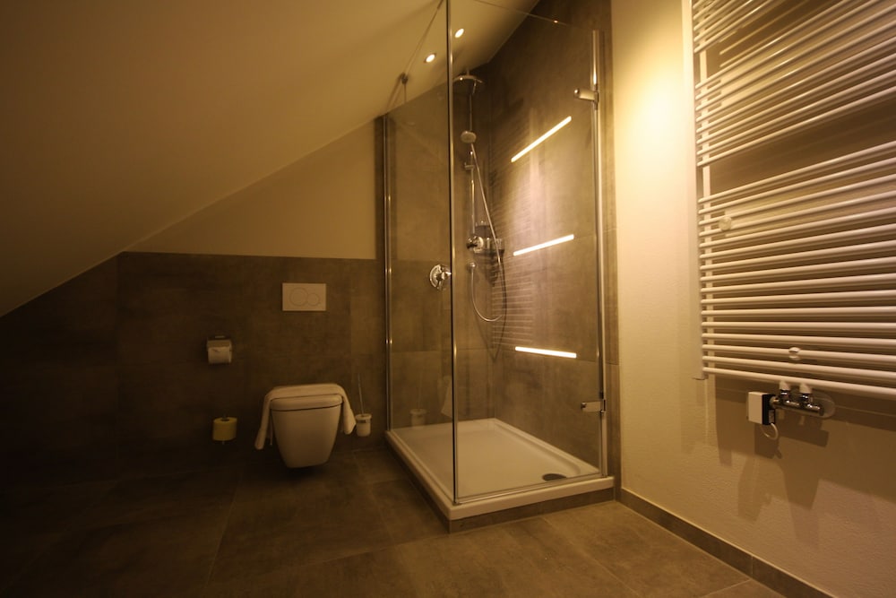 Dusche im Bad