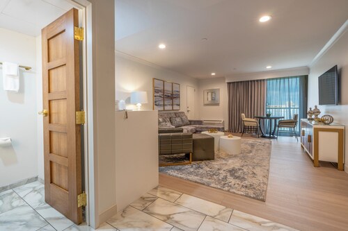 Holiday Inn New Orleans - Downtown Superdome by IHG