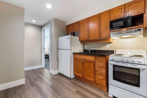 Best Western Plus Kelowna Hotel & Suites