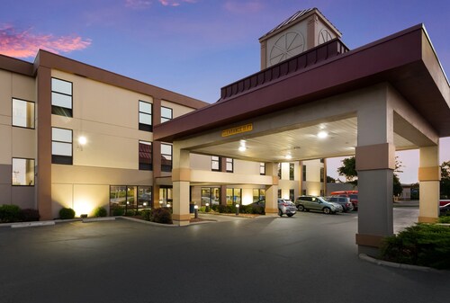 Red Roof Inn & Suites Columbus - West Broad