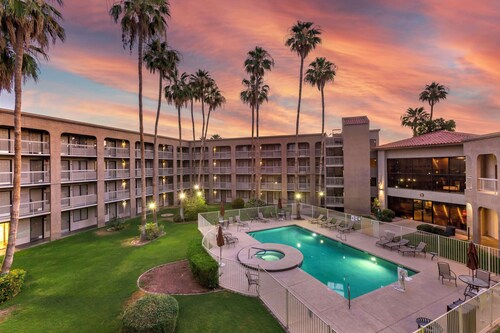 Best Western Plus Scottsdale Thunderbird Suites
