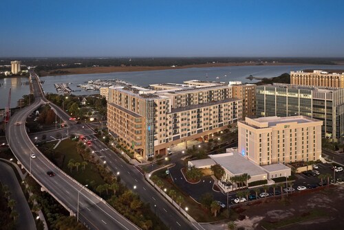 Holiday Inn Express & Suites Charleston Dwtn - Westedge, an IHG Hotel