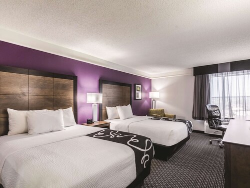 La Quinta Inn & Suites by Wyndham Cincinnati Sharonville