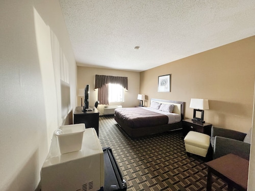 FairBridge Inn & Suites Batavia - Darien Amusement Park