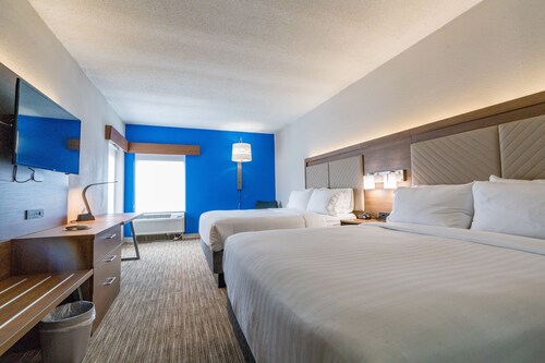 Holiday Inn Express & Suites Nashville - Brentwood I-65