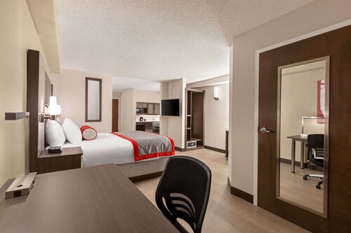 Ramada by Wyndham Suites Orlando Airport