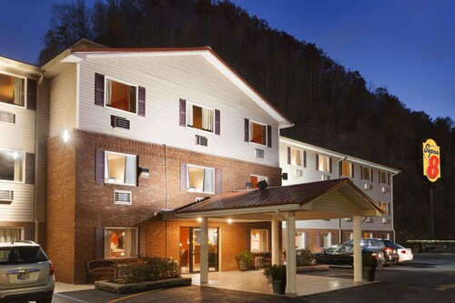 Super 8 by Wyndham Prestonsburg