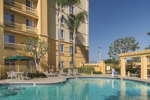 La Quinta Inn & Suites by Wyndham Ontario Airport