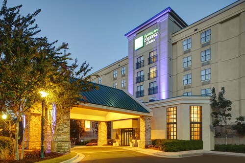 Holiday Inn Express & Suites Atlanta Buckhead, an IHG Hotel