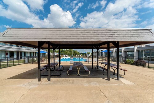 Quality Inn & Suites Vandalia near I-70 and Hwy 51