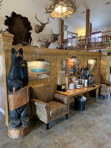 Antler Lodge - Gardiner MT