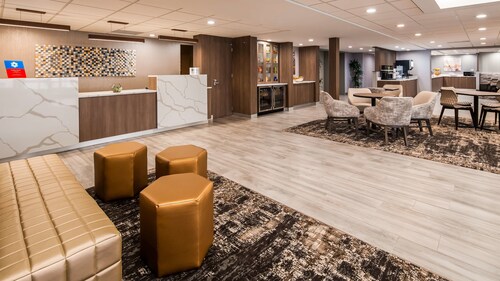 SureStay Plus Hotel by Best Western Chicago Lombard