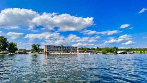 Holiday Inn Detroit Lakes, an IHG Hotel