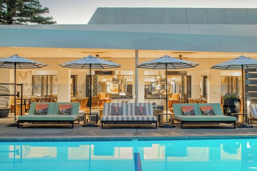 Hotel Paradox, Autograph Collection