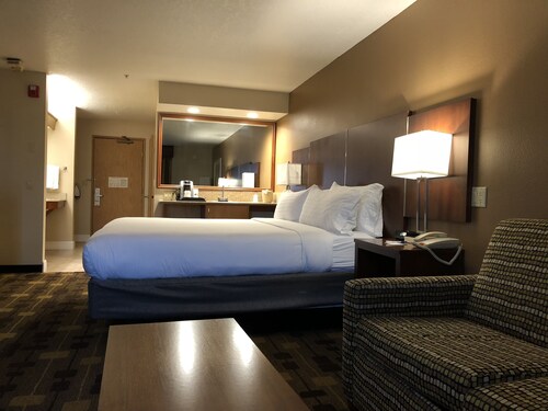 Holiday Inn Express Hotel & Suites Corning by IHG