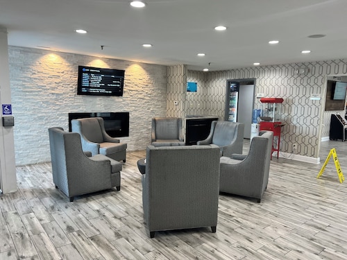 Clarion Pointe - Greensboro Coliseum Area