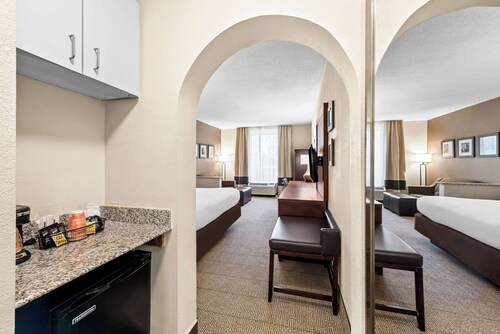 Comfort Inn & Suites Durham near Duke University