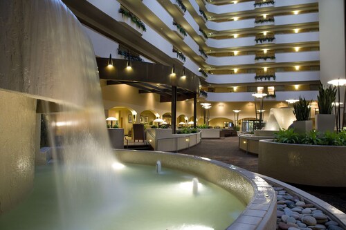 Embassy Suites by Hilton Kansas City International Airport