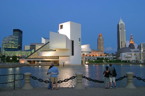 Crowne Plaza Cleveland Airport by IHG