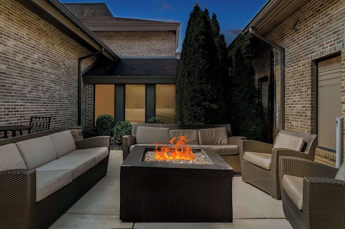 Best Western Okemos/East Lansing Hotel & Suites