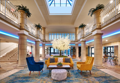 Atrium Hotel at Orange County Airport