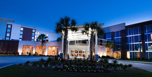 DoubleTree by Hilton Hotel & Suites Charleston Airport