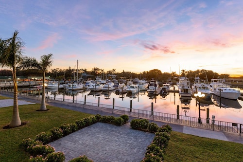 Ramada by Wyndham Sarasota Waterfront