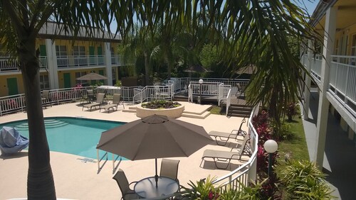 Super 8 by Wyndham Ellenton Bradenton Area