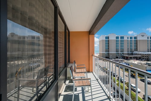 Red Roof PLUS+ & Suites Virginia Beach – Seaside