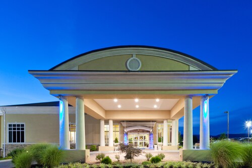 Holiday Inn Express Woodstock-Shenandoah Valley, an IHG Hotel