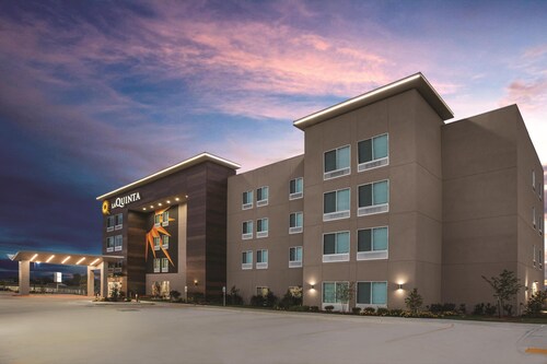 La Quinta Inn & Suites by Wyndham Lewisville