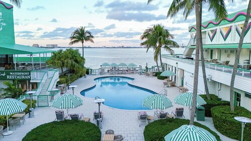 Palm Tree Club Miami Hotel