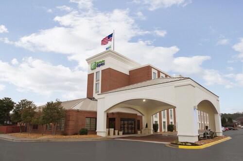 Holiday Inn Express Fredericksburg Southpoint, an IHG Hotel