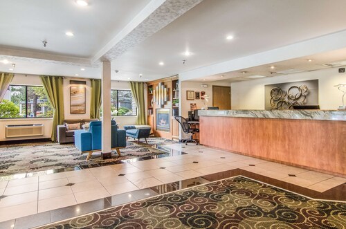 GuestHouse Inn & Suites Hotel Poulsbo