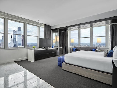 Loews Philadelphia Hotel