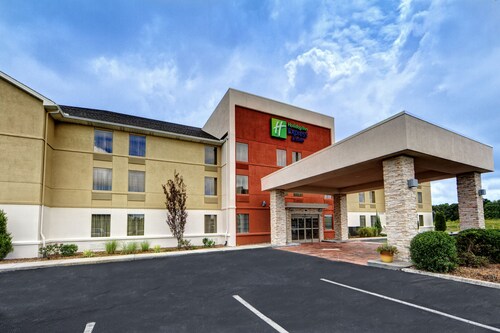 Holiday Inn Express & Suites Crossville, an IHG Hotel