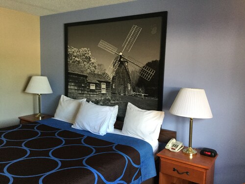 Super 8 by Wyndham Middletown