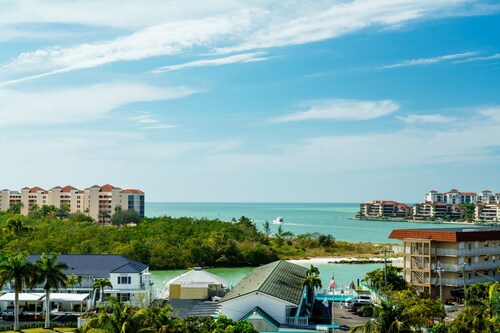 Olde Marco Island Inn and Suites