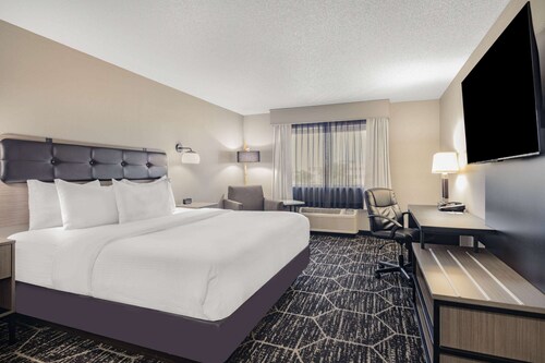 La Quinta Inn & Suites by Wyndham Evansville