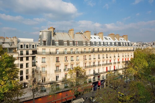 Hotel The Originals Paris Paix République