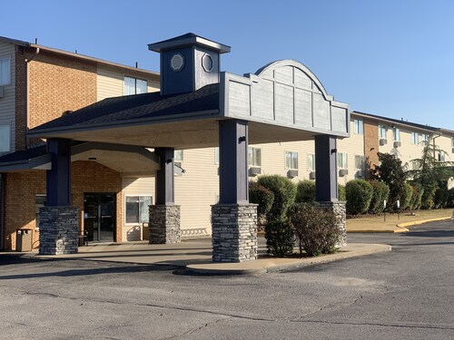 Econo Lodge Inn And Suites