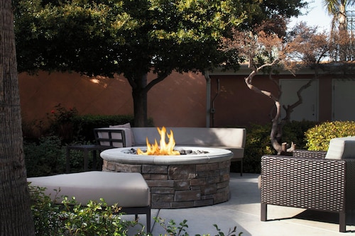 Courtyard by Marriott Oakland Airport