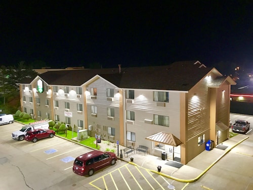 Quincy Inn and Suites