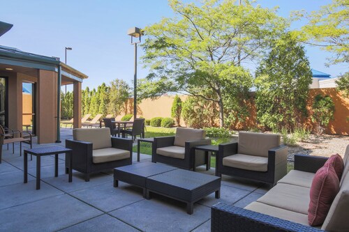 Courtyard Flint by Marriott