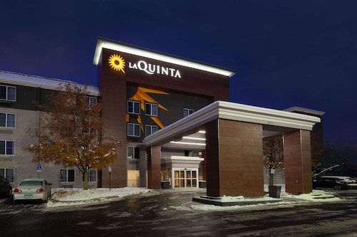 La Quinta Inn & Suites by Wyndham Detroit Utica